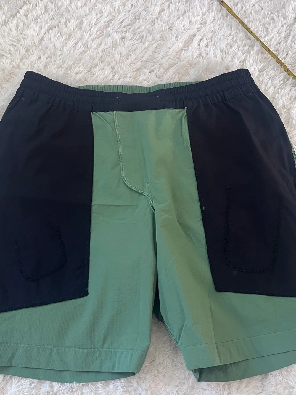 Lululemon Men's Green Performance Drawstring Shorts (Size Large) - Picture 6 of 6
